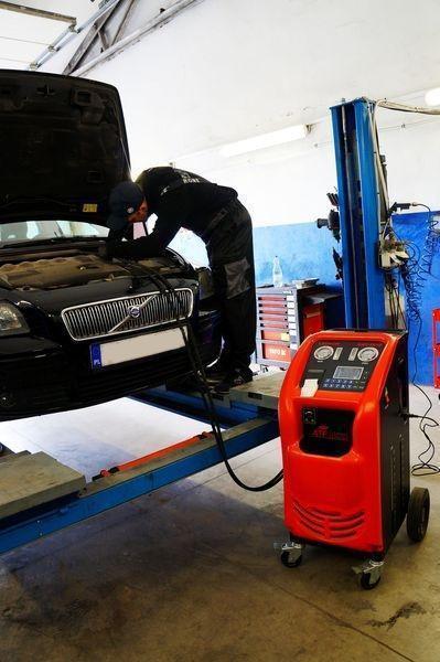 naprawa samochodu w firmie auto motor